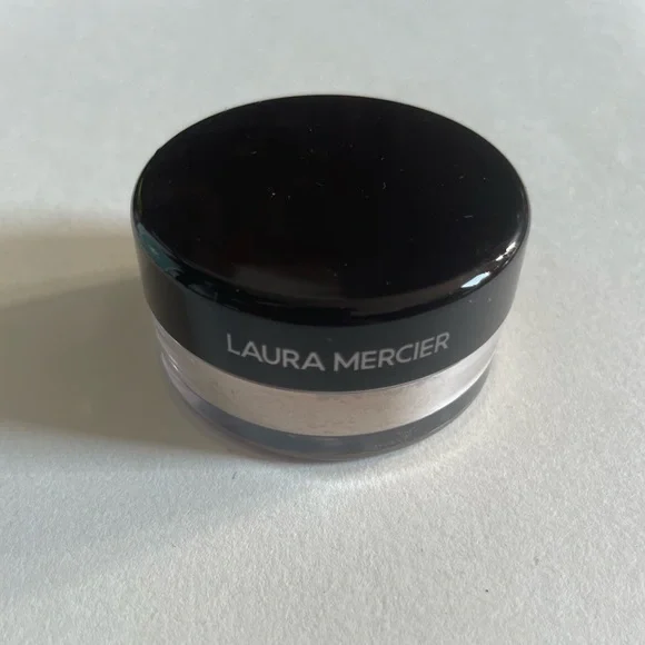 Laura Mercier Translucent Loose Setting Powder - Picture 2 of 3